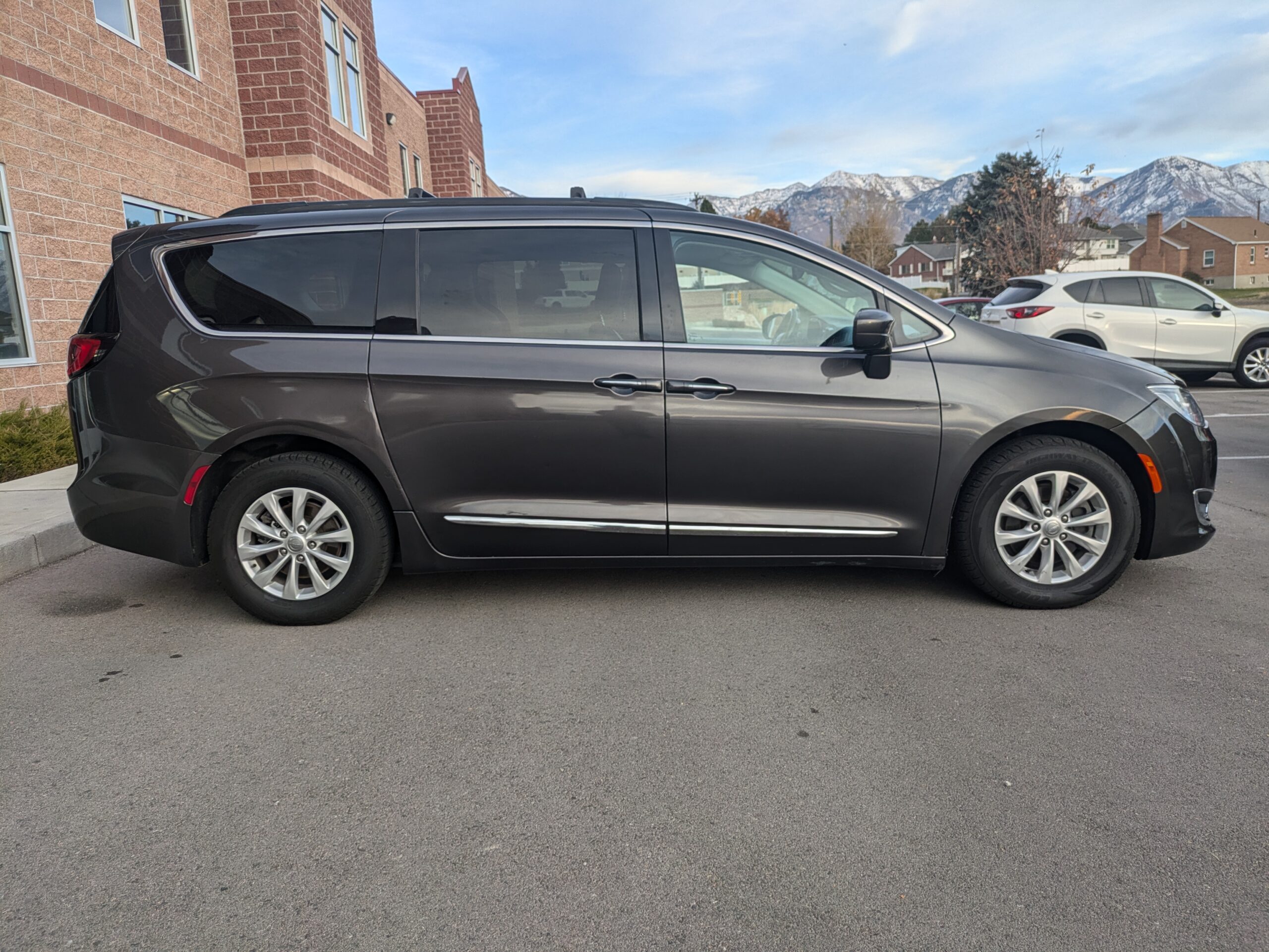 2017 Chrysler Pacifica Touring-L Minivan 4D
