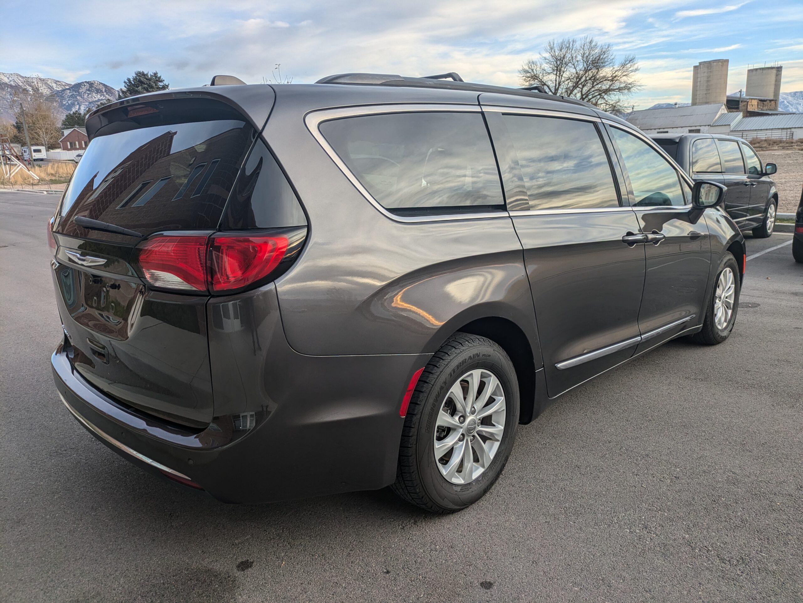2017 Chrysler Pacifica Touring-L Minivan 4D
