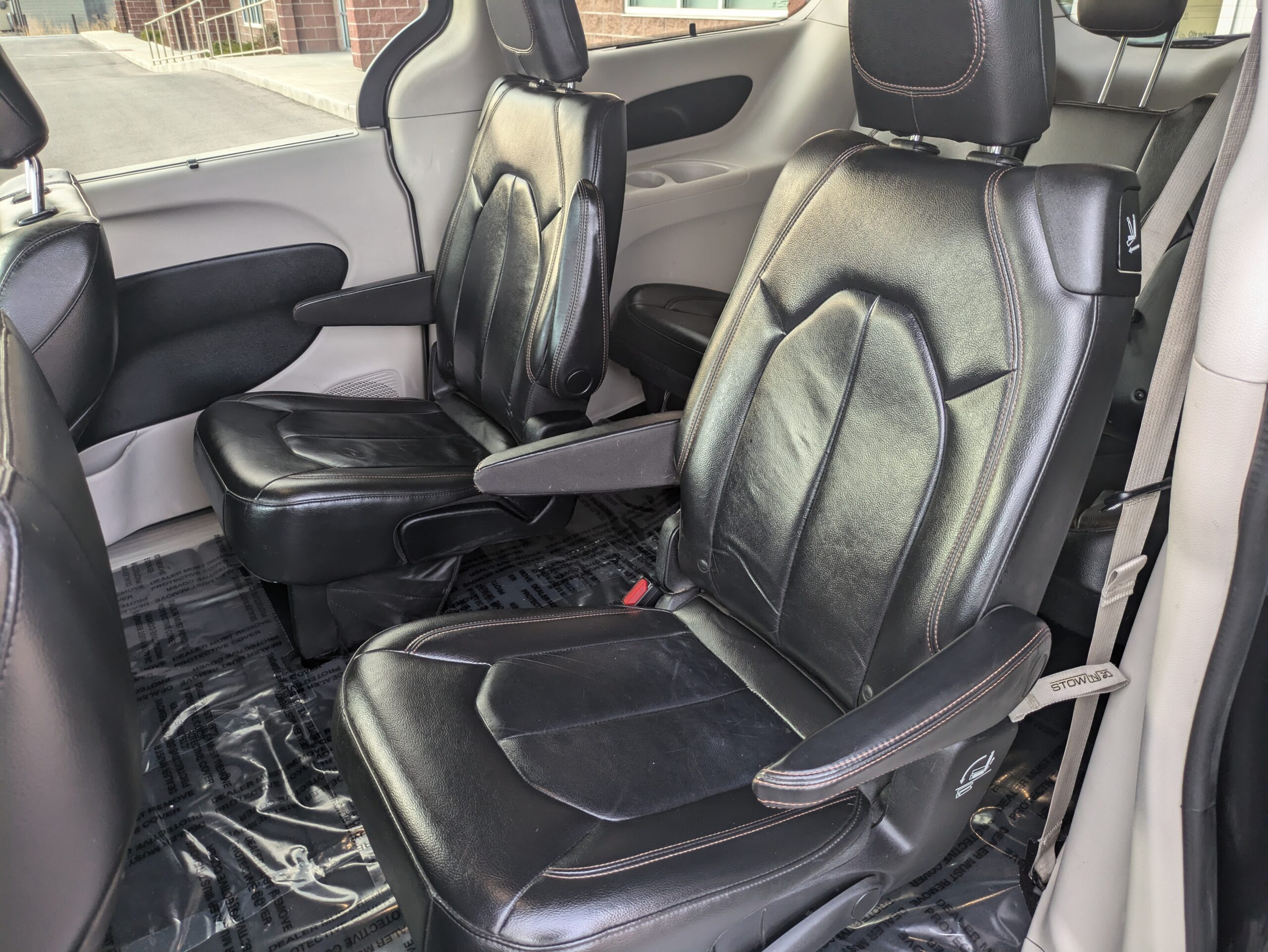 2017 Chrysler Pacifica Touring-L Minivan 4D