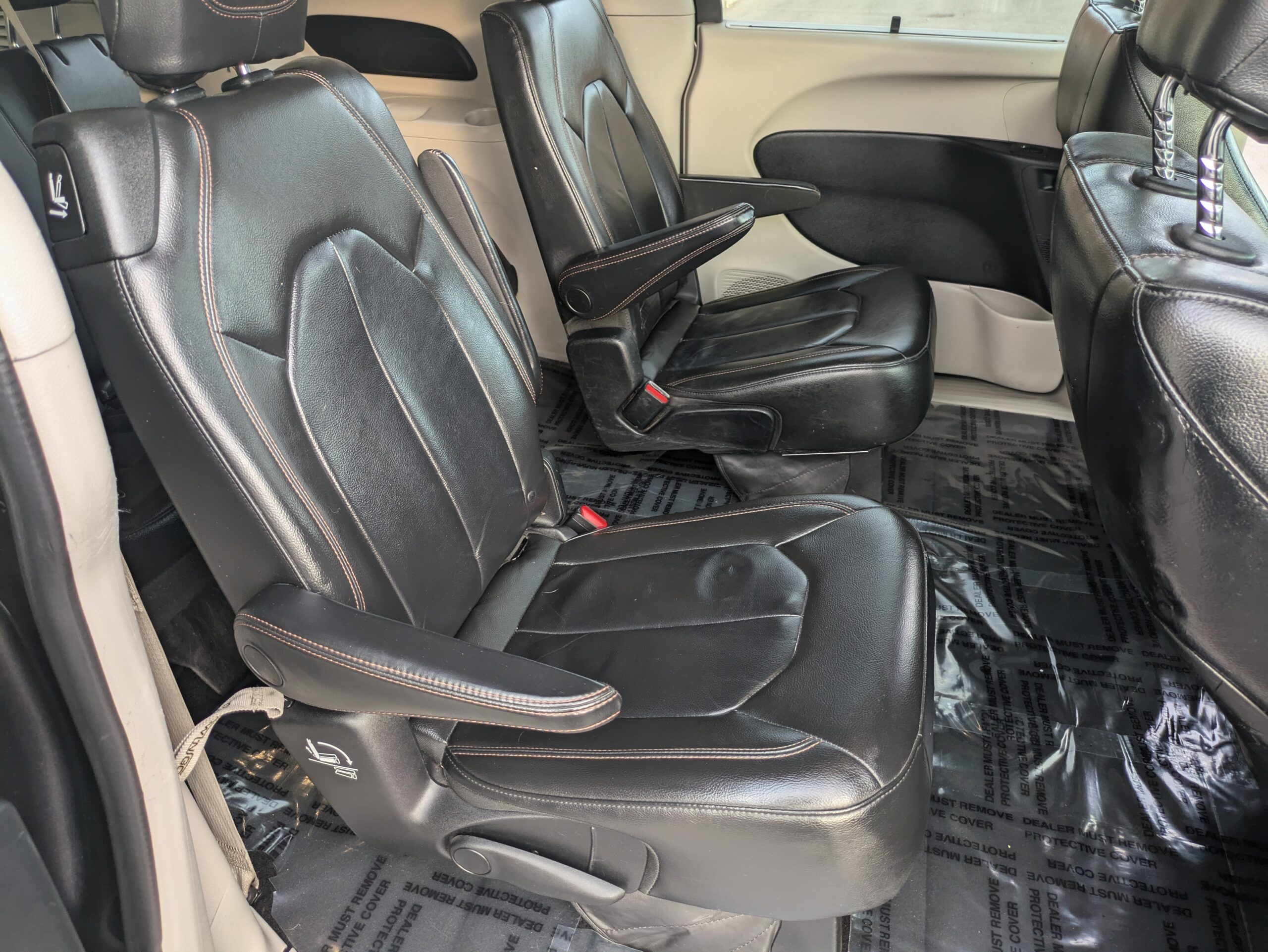 2017 Chrysler Pacifica Touring-L Minivan 4D