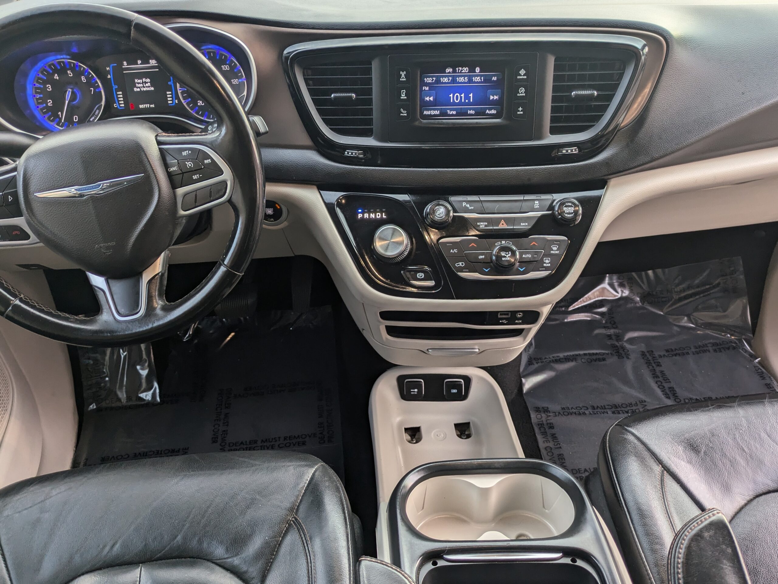 2017 Chrysler Pacifica Touring-L Minivan 4D