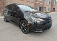 2018 Chrysler Pacifica Touring L Minivan 4D