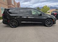 2018 Chrysler Pacifica Touring L Minivan 4D