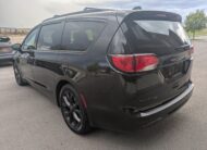 2018 Chrysler Pacifica Touring L Minivan 4D