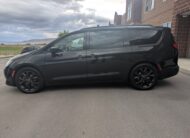 2018 Chrysler Pacifica Touring L Minivan 4D