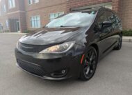2018 Chrysler Pacifica Touring L Minivan 4D