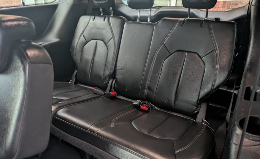 2018 Chrysler Pacifica Touring L Minivan 4D