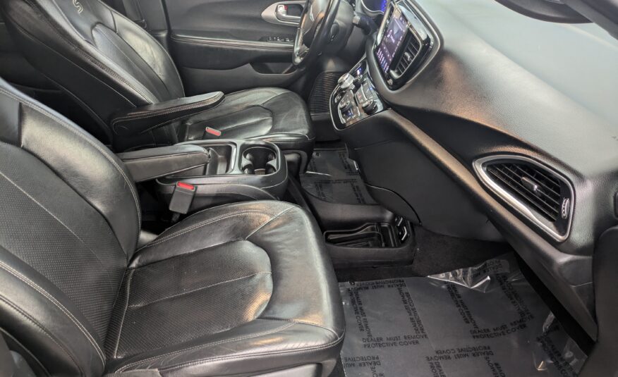 2018 Chrysler Pacifica Touring L Minivan 4D