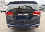 2018 Chrysler Pacifica Limited Minivan 4D
