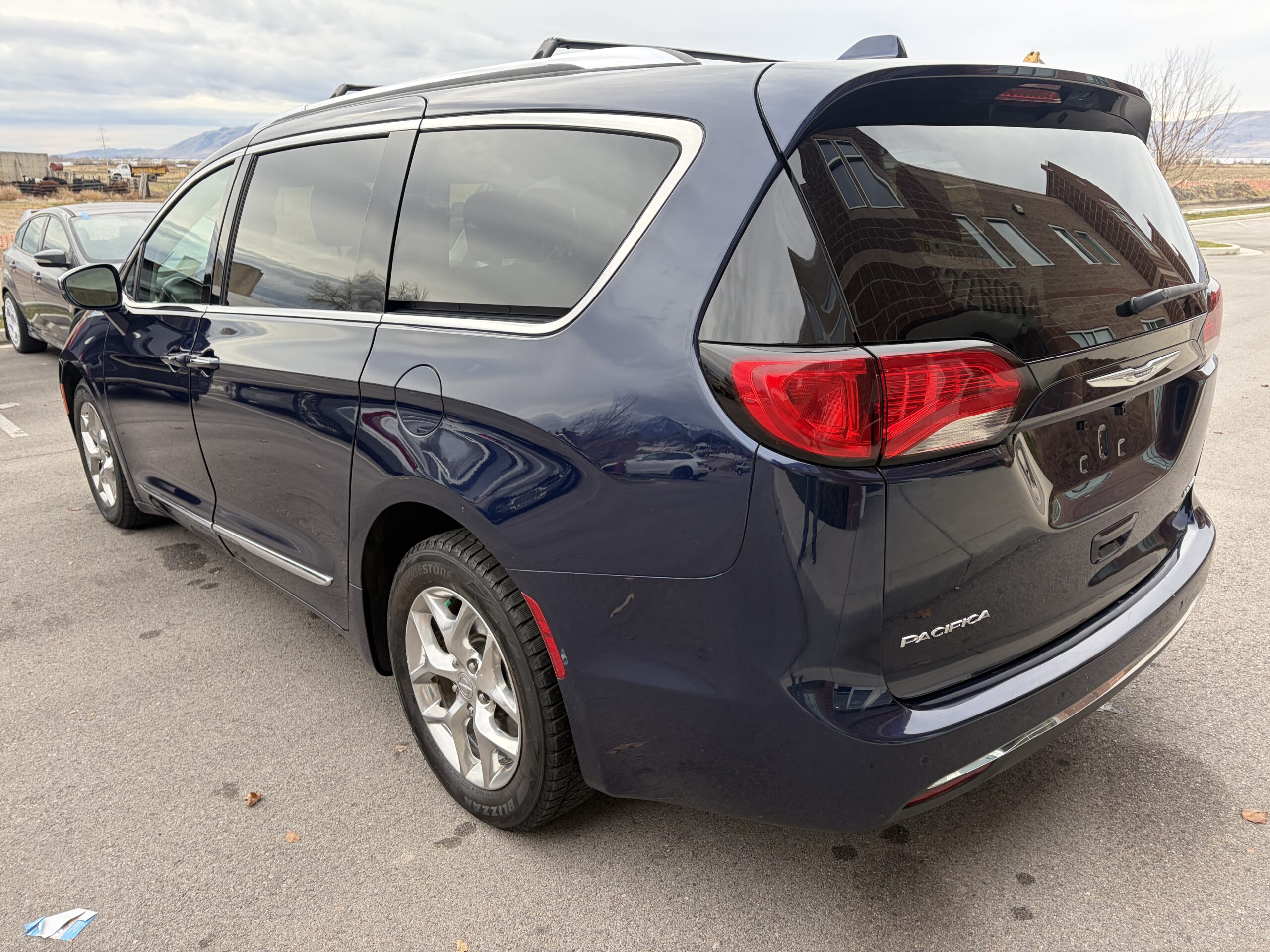2018 Chrysler Pacifica Limited Minivan 4D