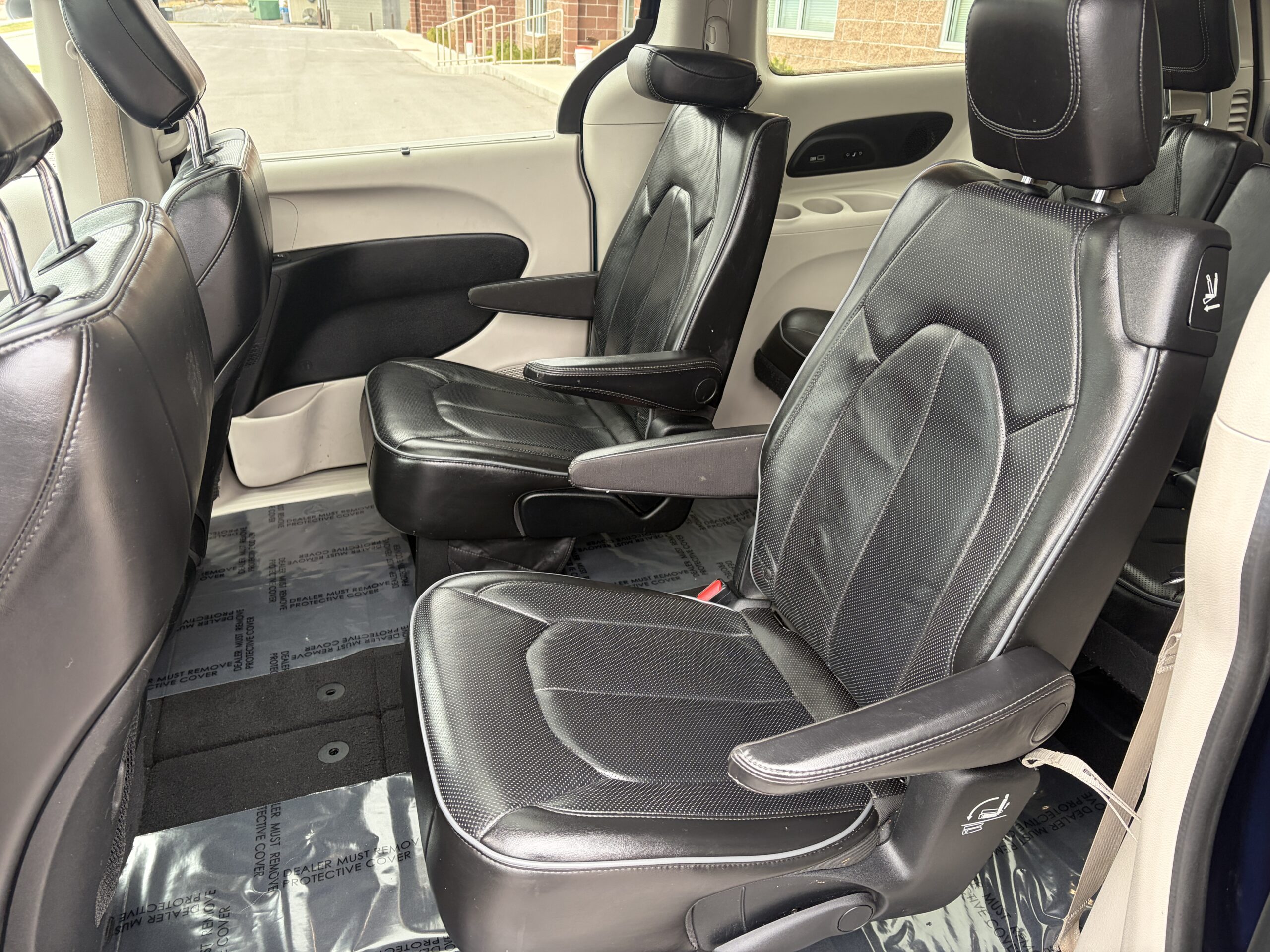 2018 Chrysler Pacifica Limited Minivan 4D