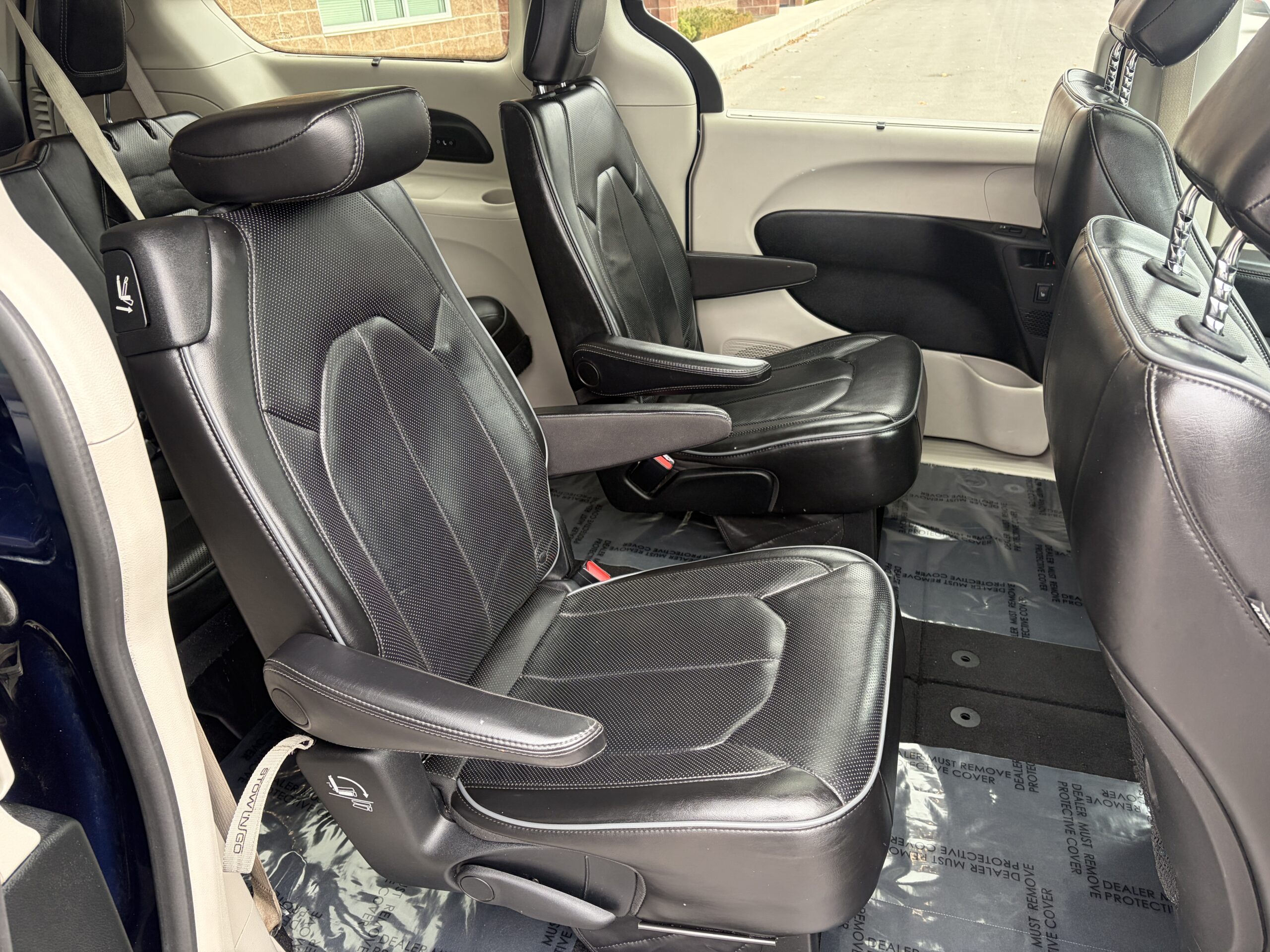 2018 Chrysler Pacifica Limited Minivan 4D