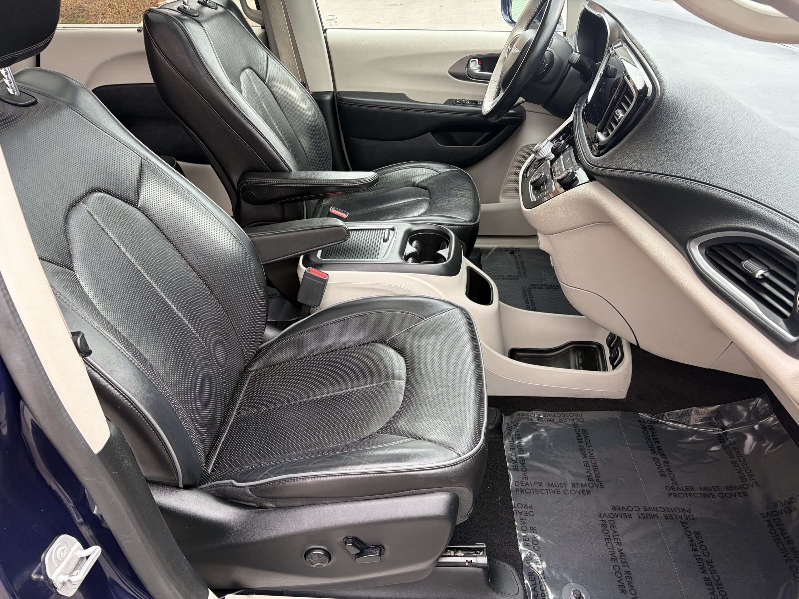 2018 Chrysler Pacifica Limited Minivan 4D
