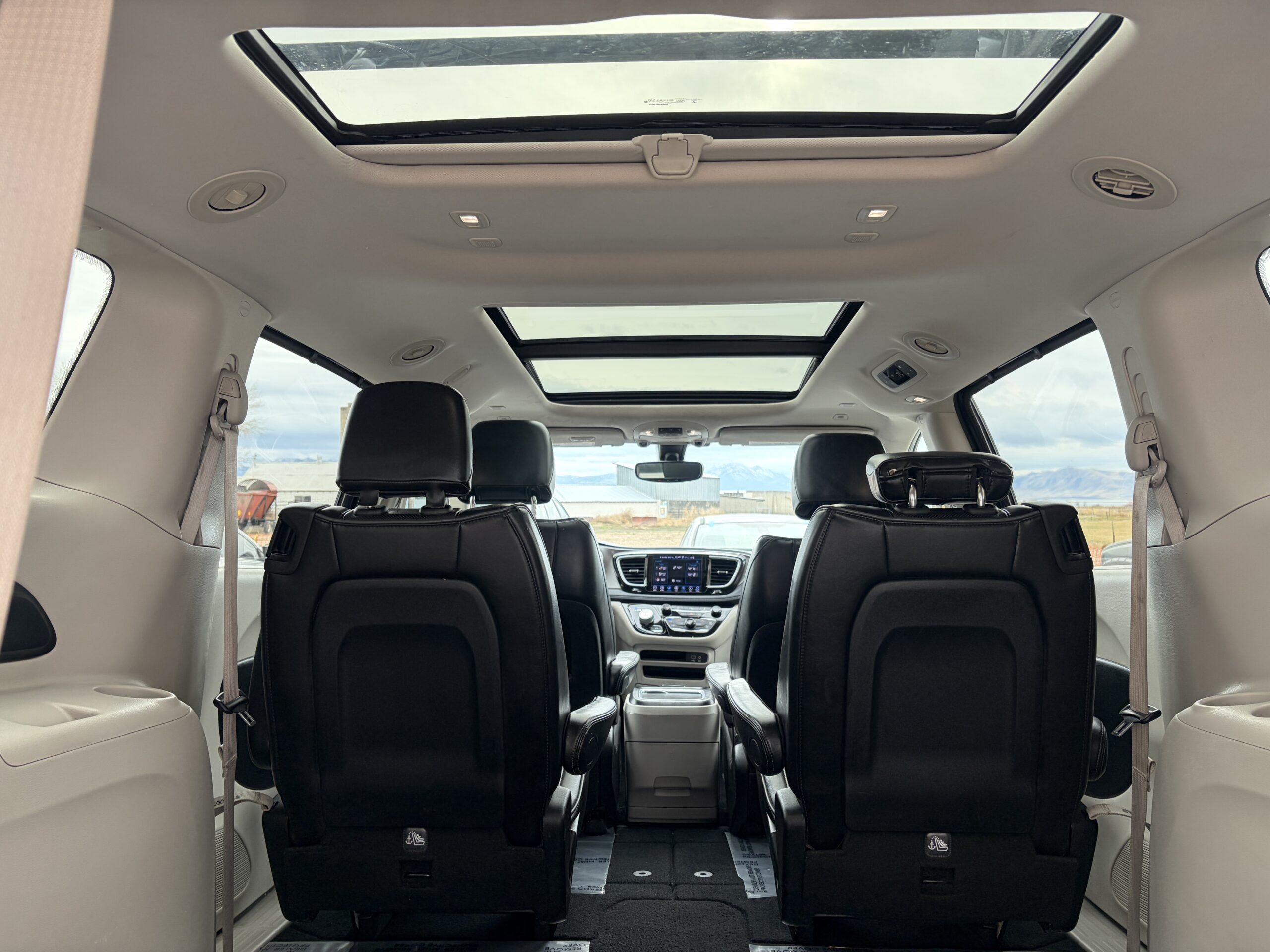 2018 Chrysler Pacifica Limited Minivan 4D