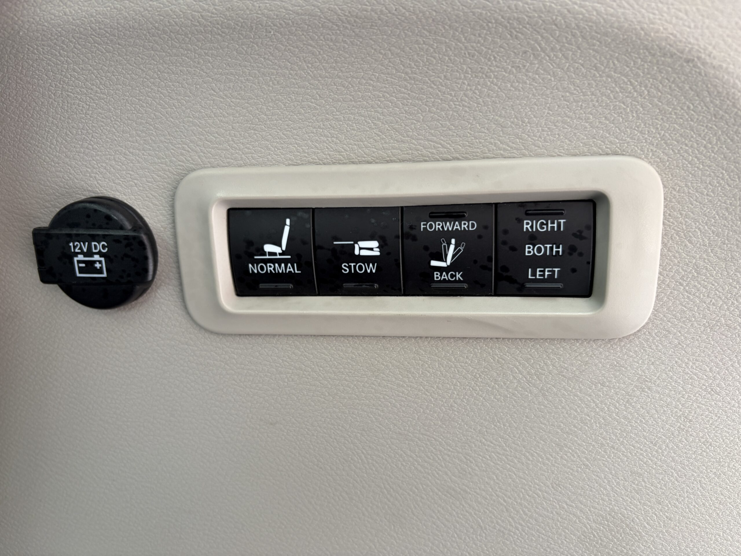 2018 Chrysler Pacifica Limited Minivan 4D