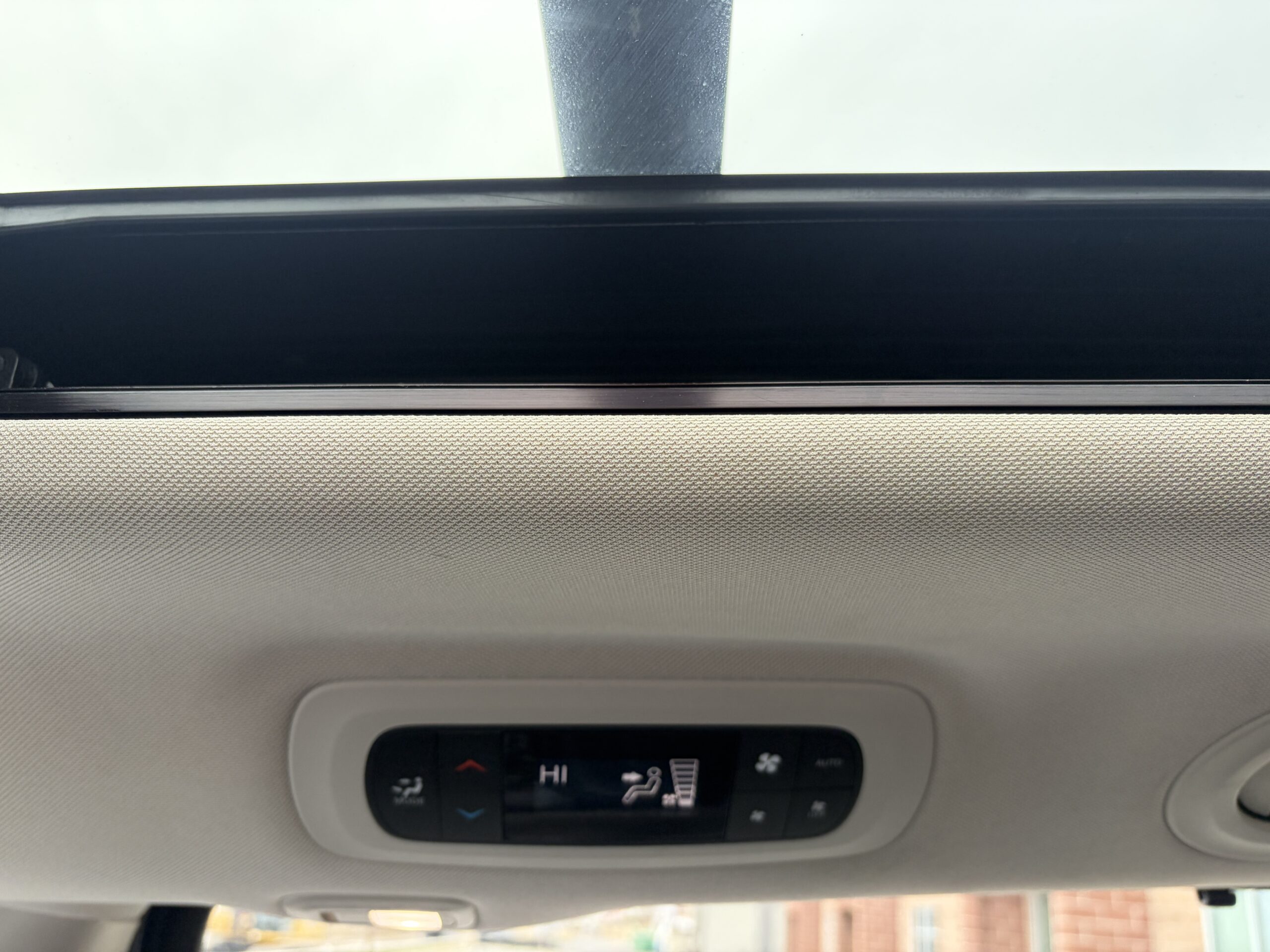 2018 Chrysler Pacifica Limited Minivan 4D