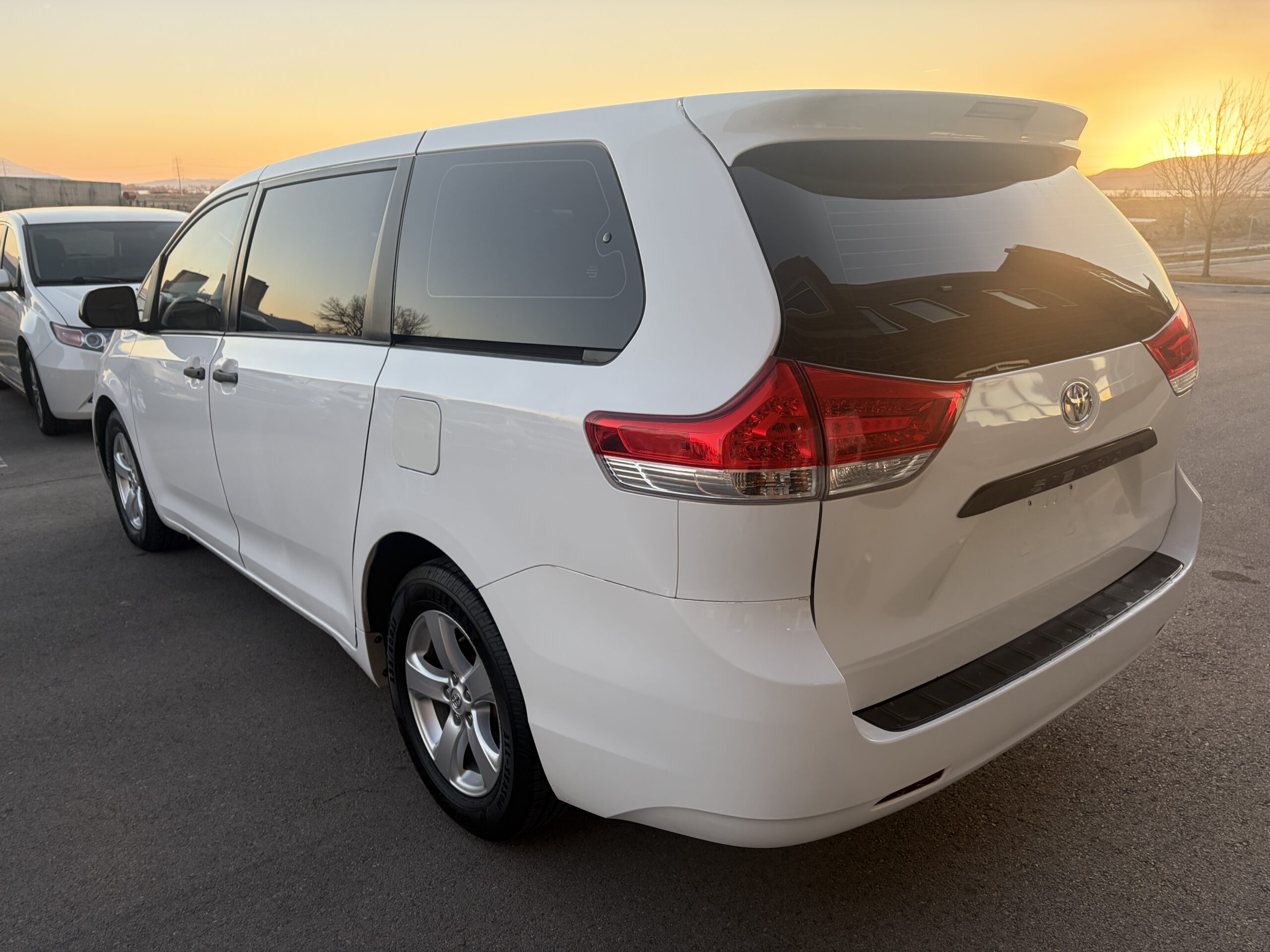 2014 Toyota Sienna L Minivan 4D