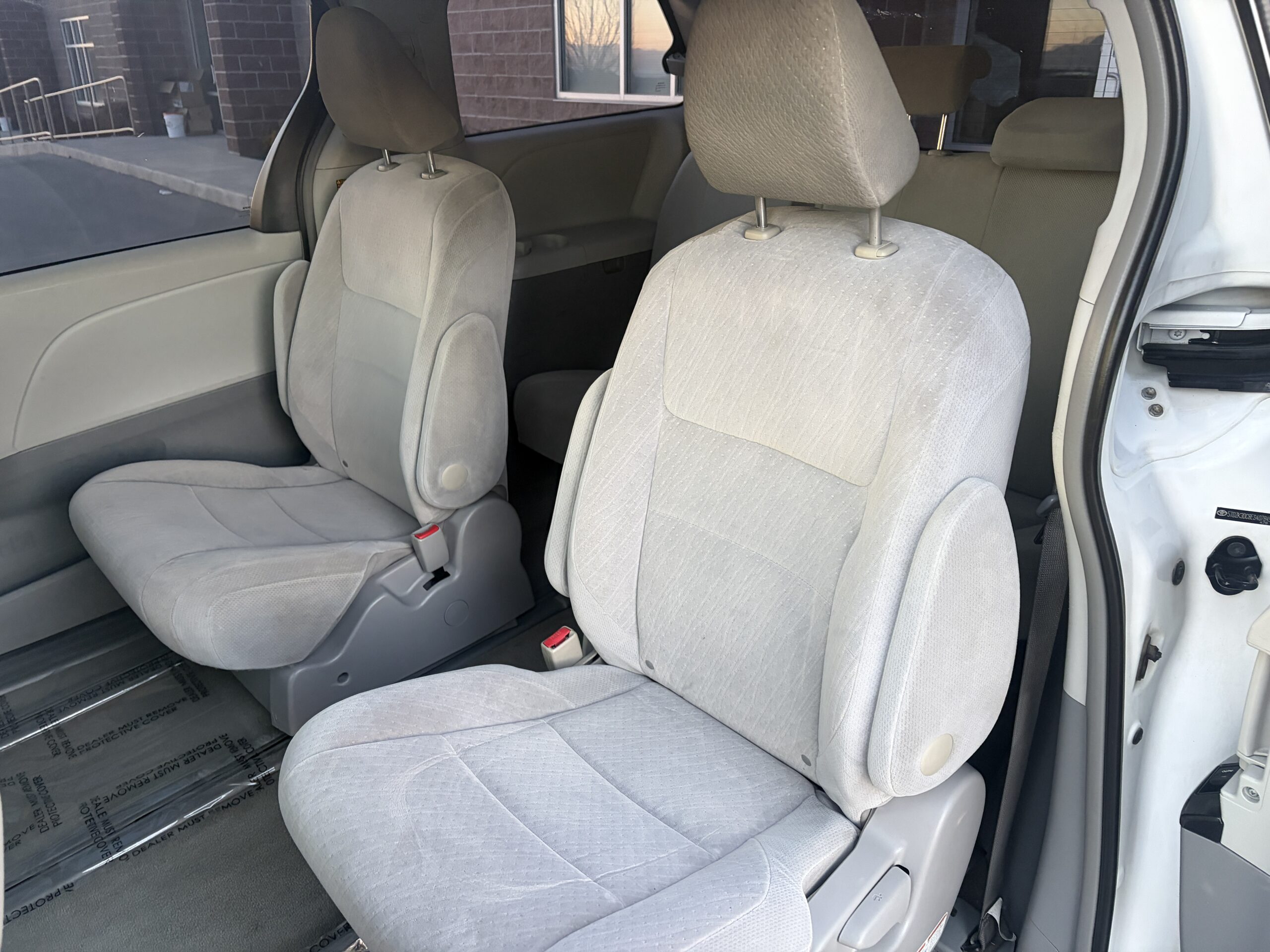 2014 Toyota Sienna L Minivan 4D