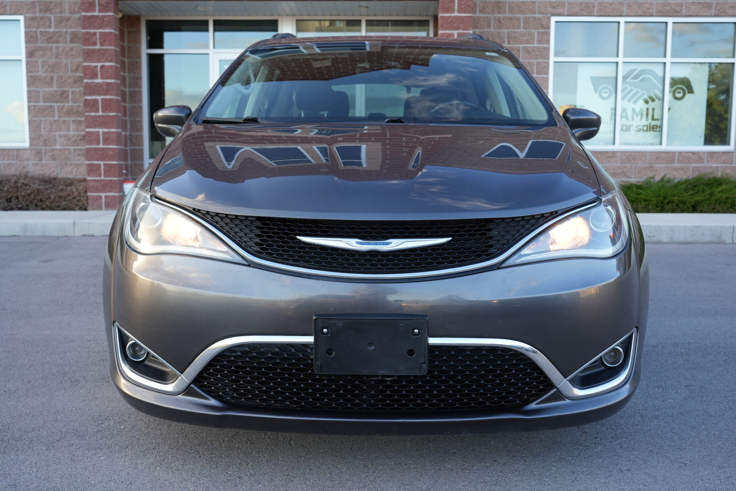 2017 Chrysler Pacifica Touring-L Minivan 4D