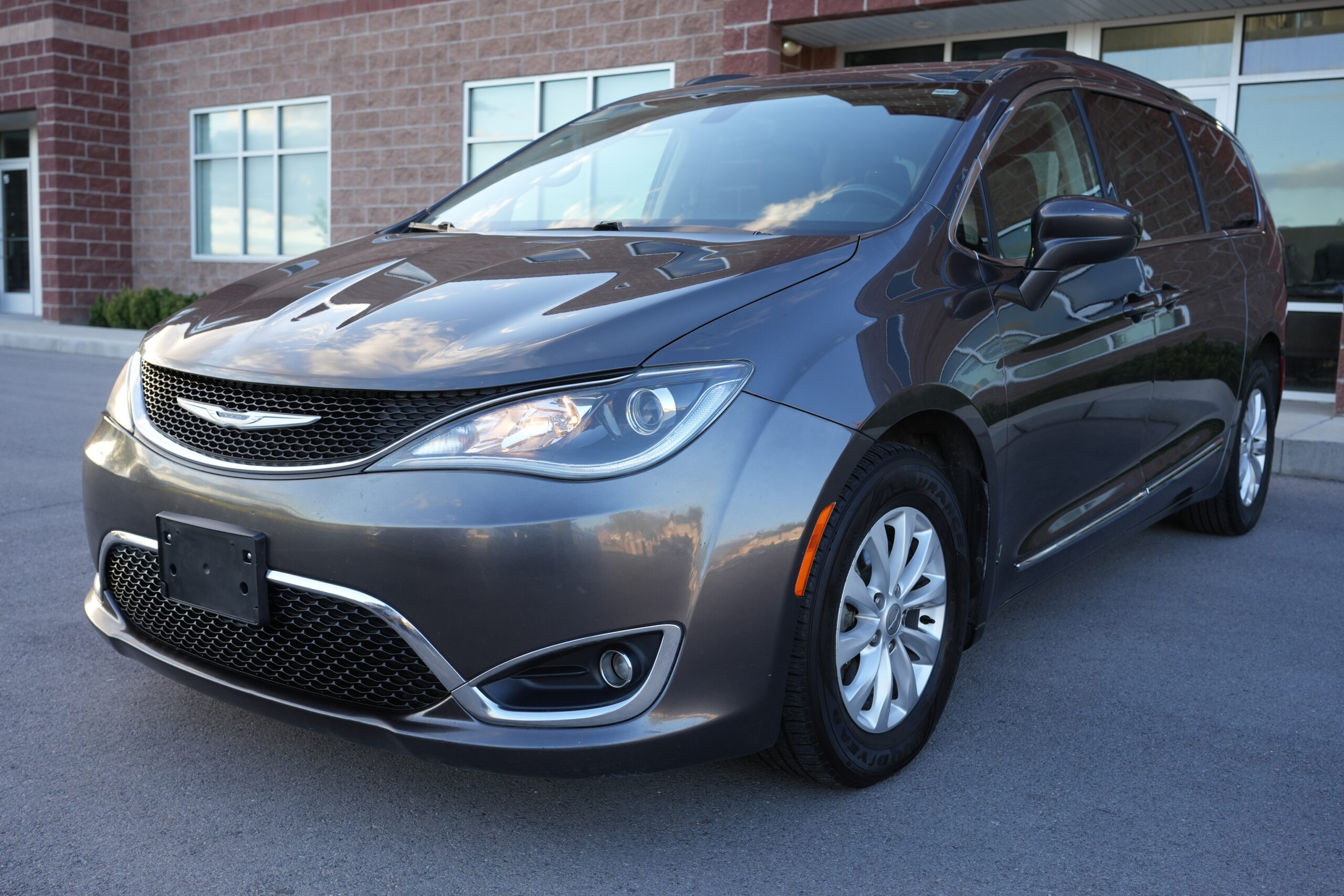 2017 Chrysler Pacifica Touring-L Minivan 4D