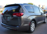 2017 Chrysler Pacifica Touring-L Minivan 4D