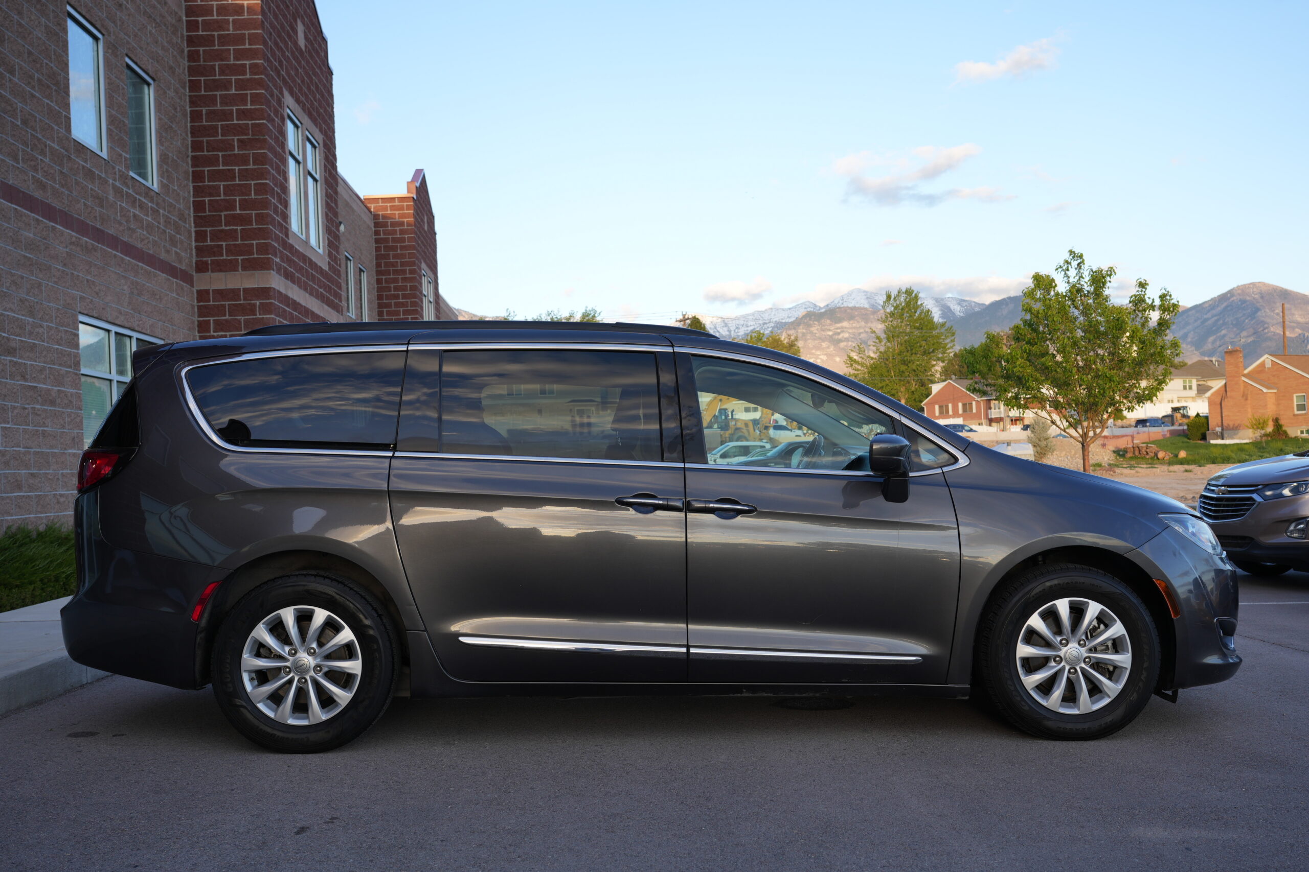 2017 Chrysler Pacifica Touring-L Minivan 4D