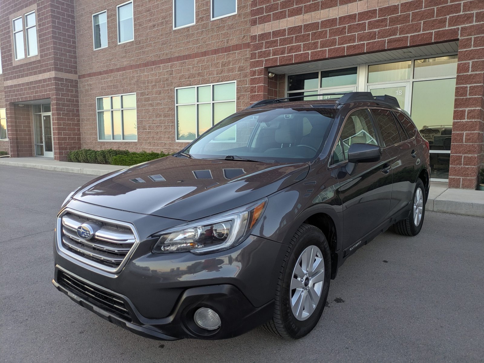 2019 Subaru Outback 2.5i Premium Wagon 4D