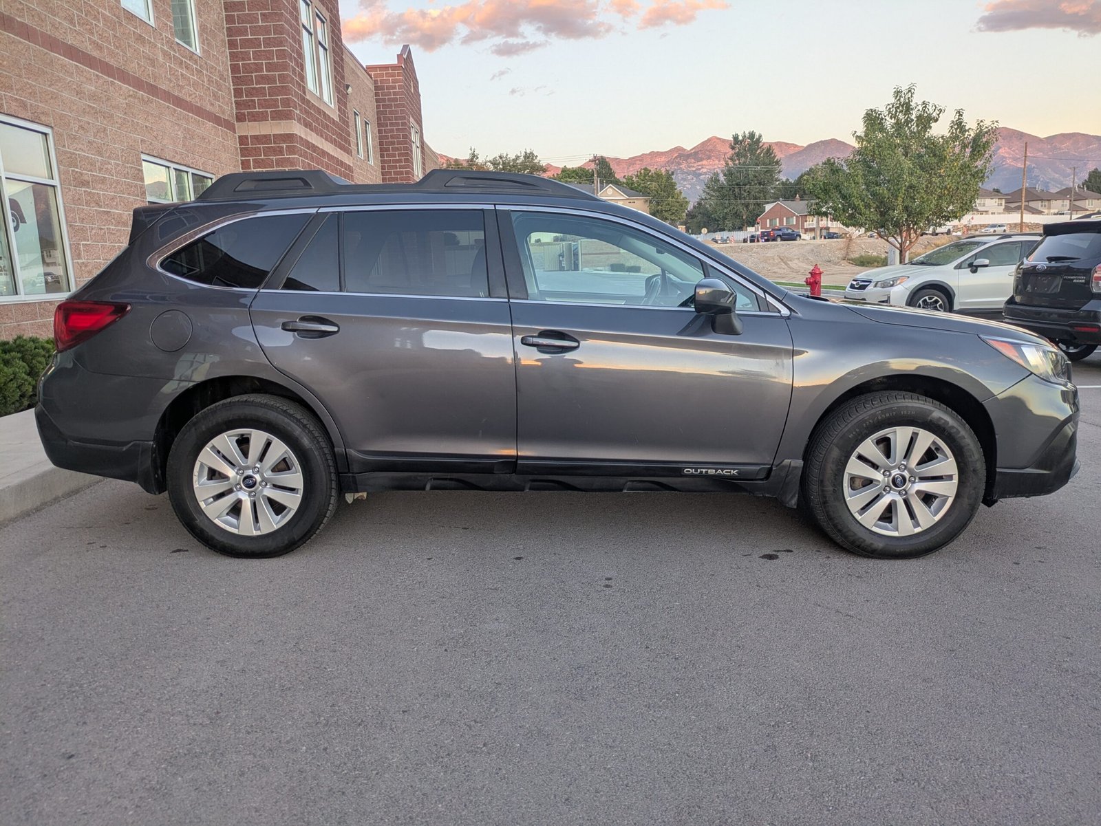 2019 Subaru Outback 2.5i Premium Wagon 4D