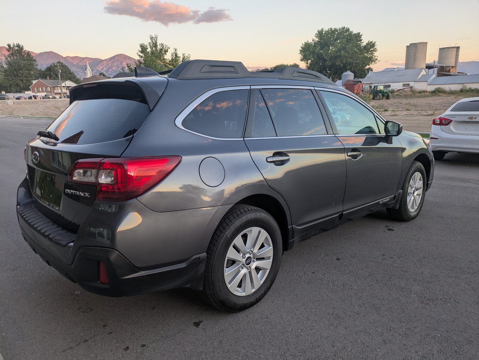 2019 Subaru Outback 2.5i Premium Wagon 4D