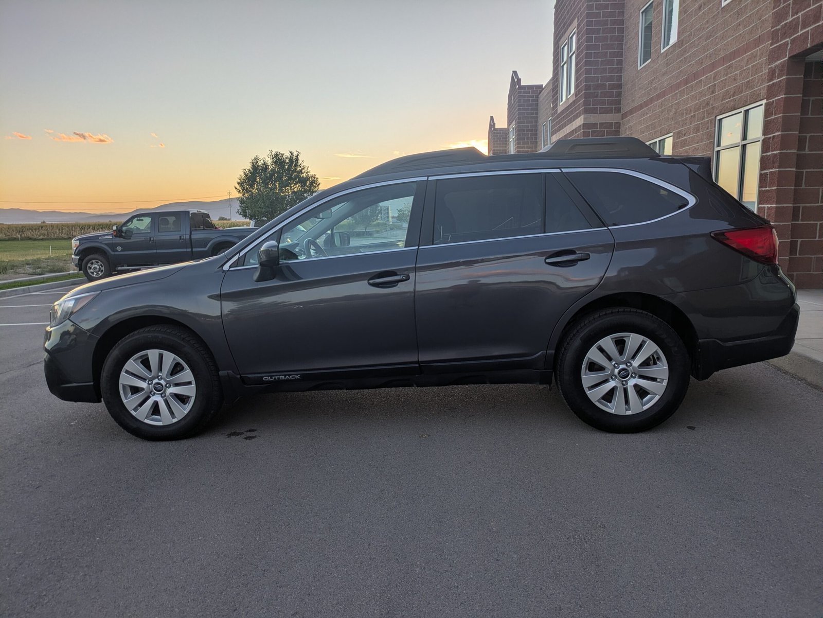 2019 Subaru Outback 2.5i Premium Wagon 4D